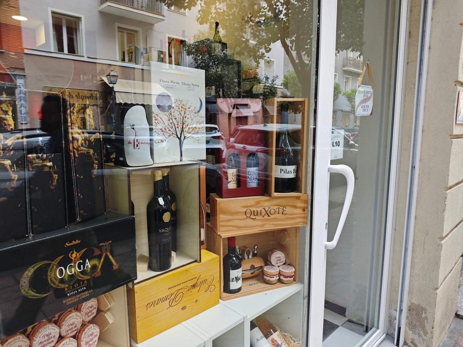 La boXdeguita junto a su selección de vinos