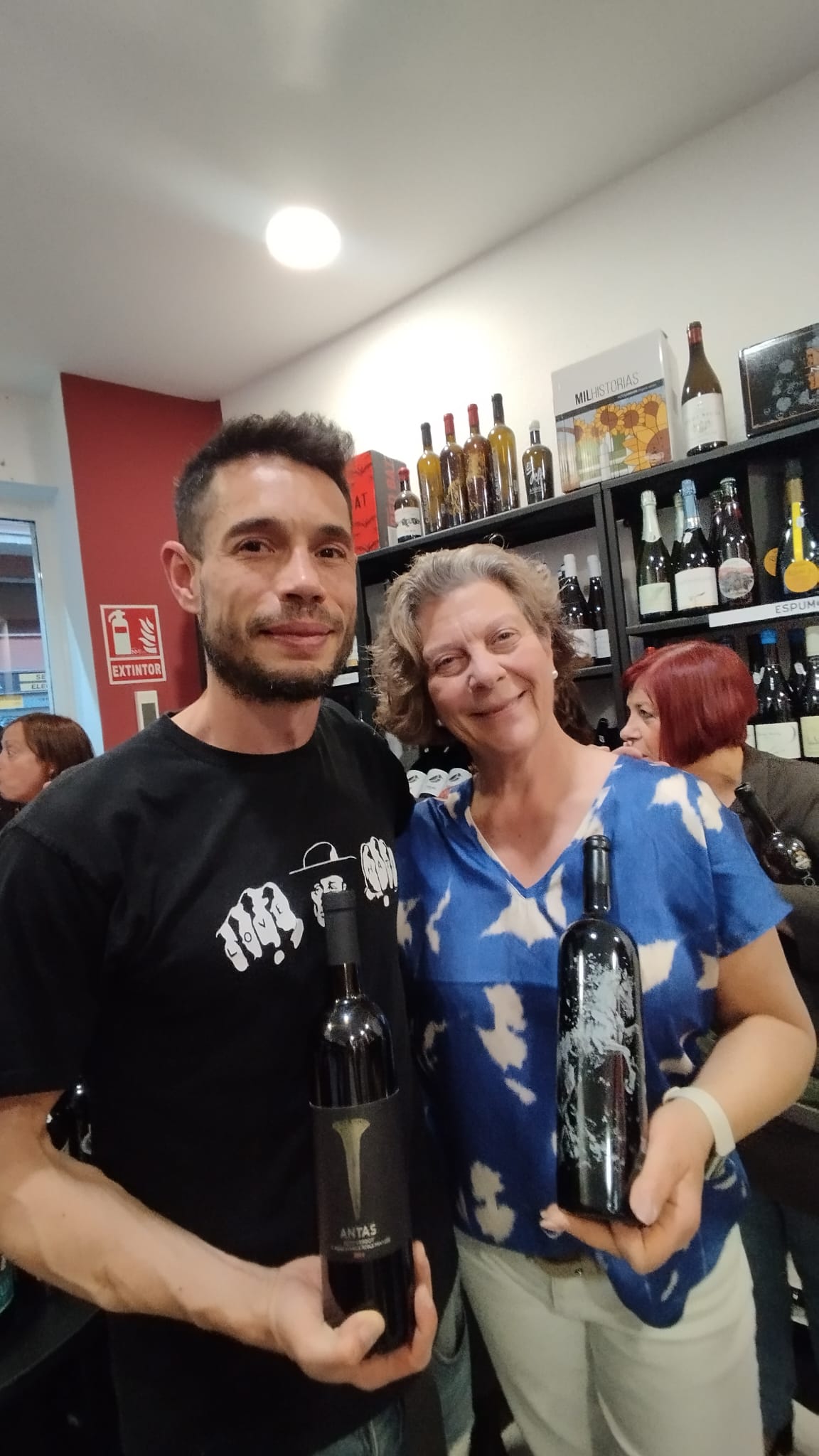 En una de nuestras catas de vinos españoles en la boXdeguita en Madrid