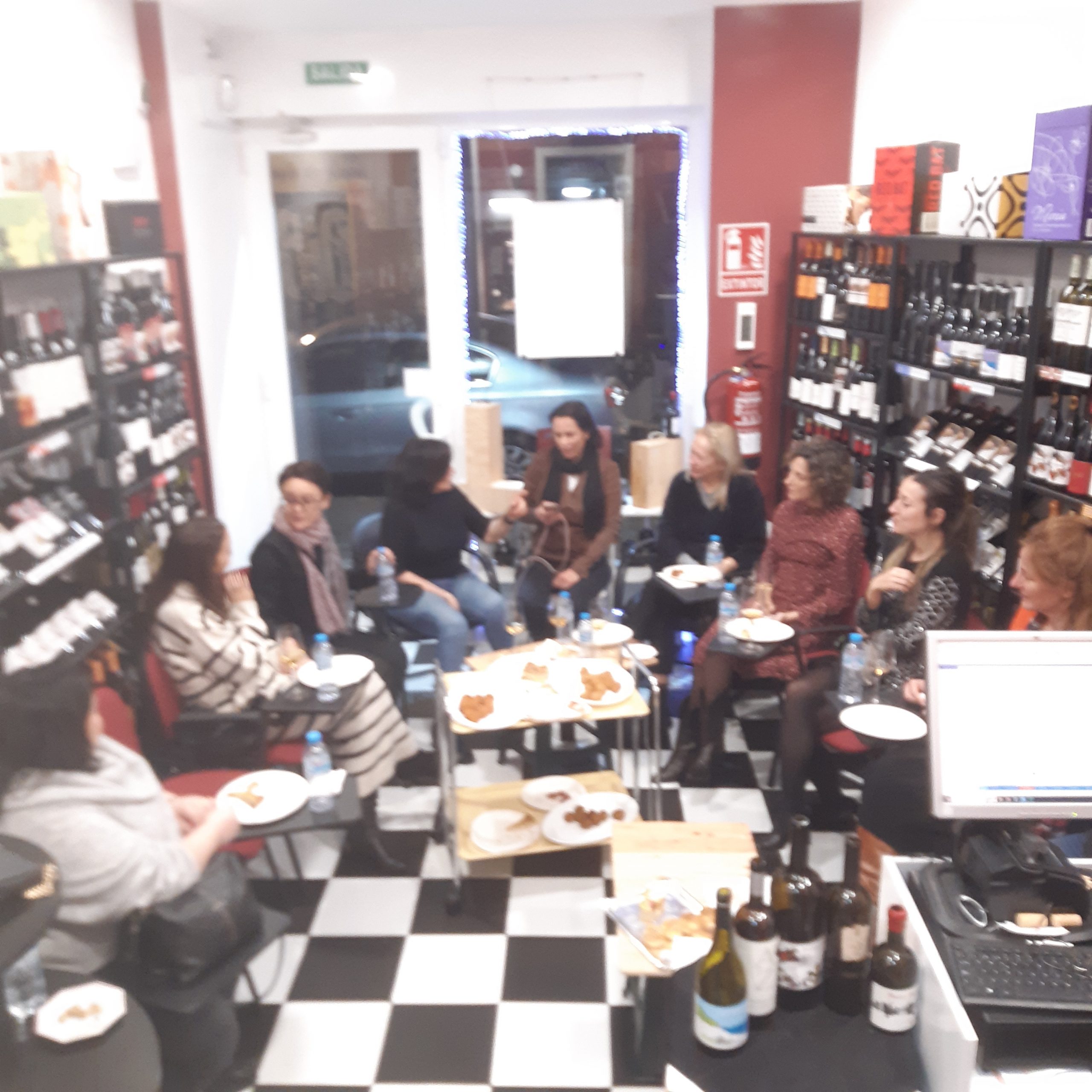 Una de nuestras catas de vinos españoles en la boXdeguita
